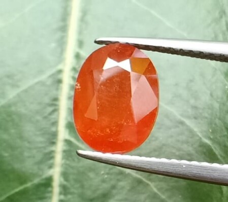 Piedra del chakra sacro almandino.