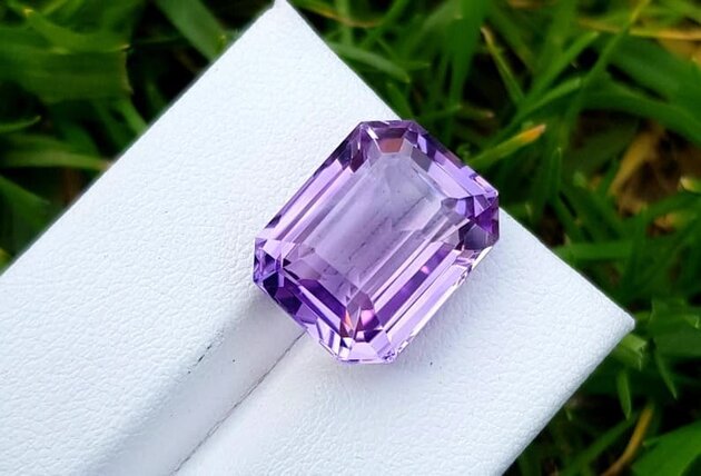 La piedra morada por excelencia en joyería