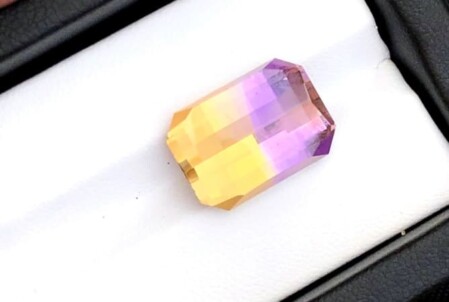 Piedra del chakra de la corona ametrino.