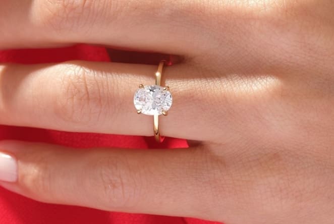 Anillo de compromiso Bonito anillo que representa el compromiso de contraer matrimonio