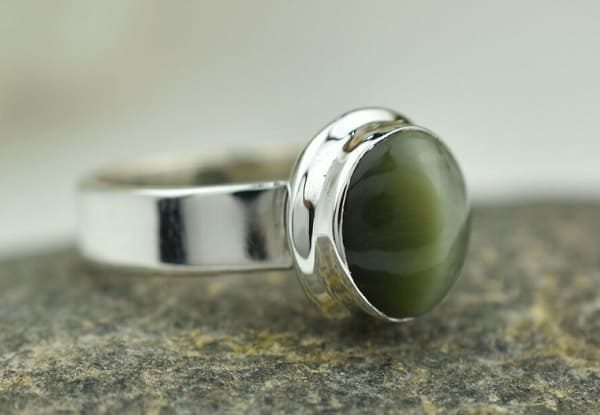 Anillo de plata con crisoberilo