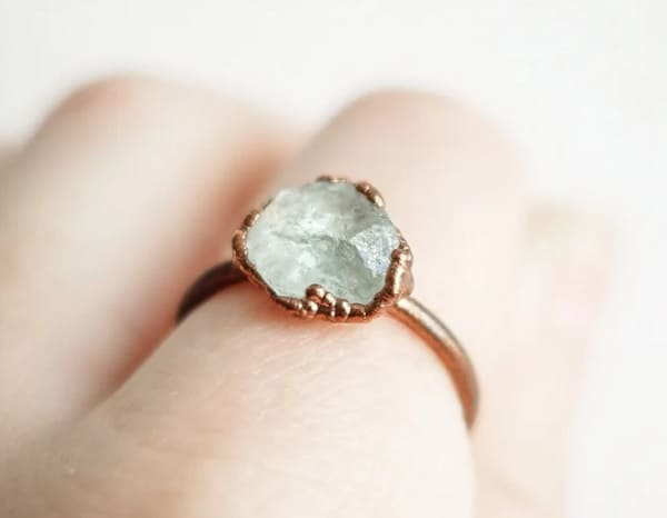 Cual es el significado de portar un anillo en el dedo índice