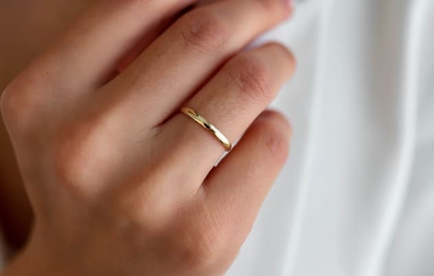 Anillo de oro 18k limpiado con un remedio casero