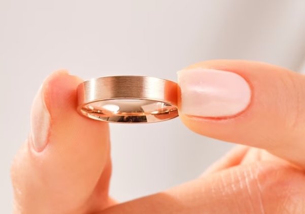 Anillo elaborado con oro rosa de 18k