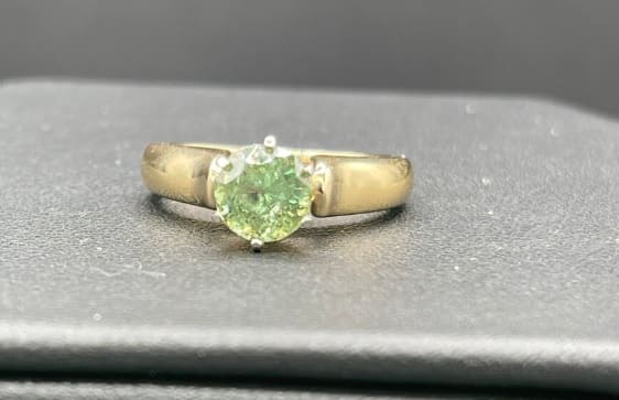 Anillo demantoide