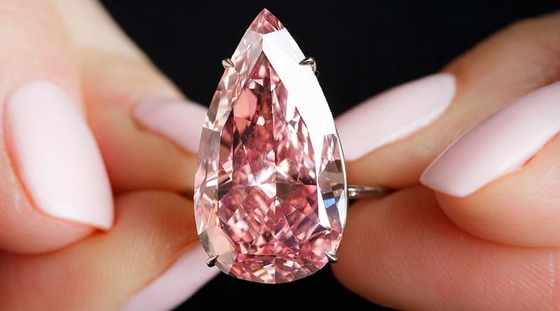 Alianzas de alto diseño y lujo con diamantes de colores