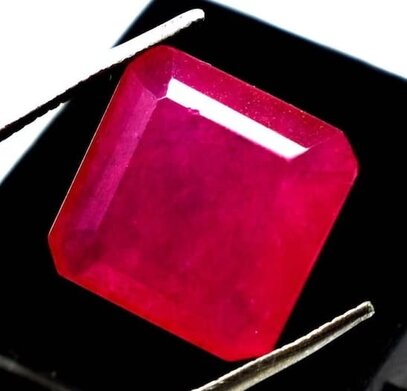 Piedra preciosa de color rojo