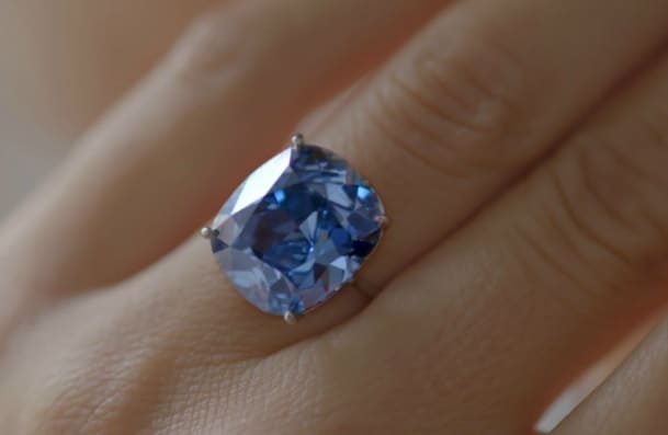 El anillo Luna Azul valorado en 48,4 millones de USD