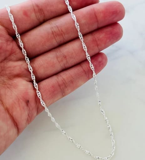 Cadena fabricada en plata de ley