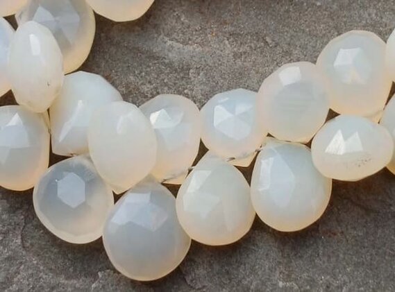 Bonita piedra semipreciosa ideal para joyas