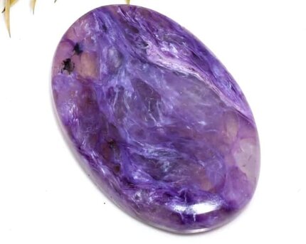 Piedra de color morada ornamental para joyas