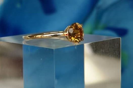 Anillo con citrino