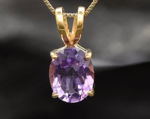Colgante con piedra semipreciosa amatista