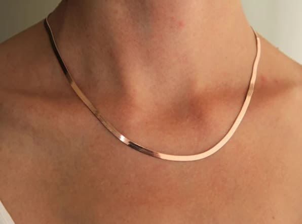 Un ejemplo de joya fabricada en oro rosa de 18k