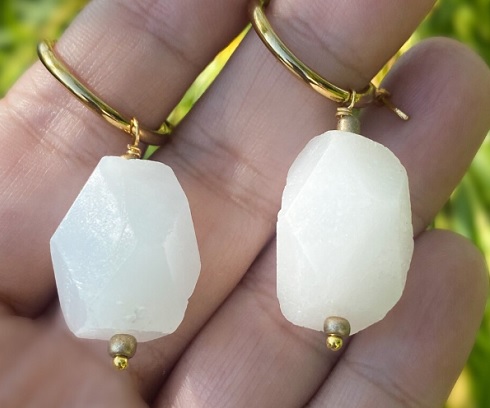 Pendientes de cuarzo lechoso