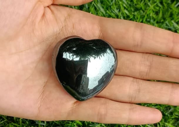 Piedra ornamental de color gris