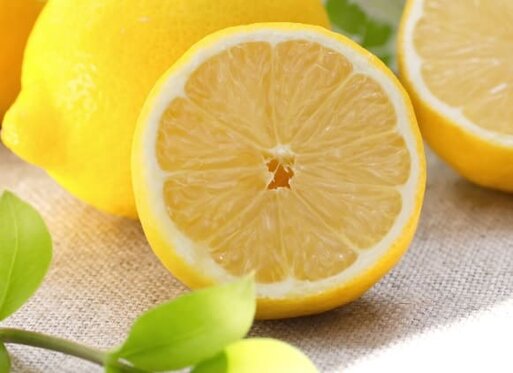 Limpiar anillo de plata con limón