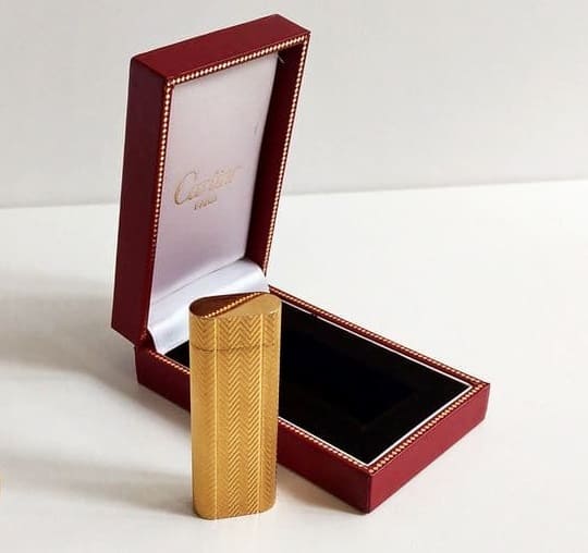 Compraventa de encendedores de lujo de oro, plata o acero
