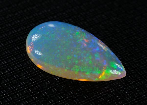 Piedra que se corta de forma habitual con la talla cabujón