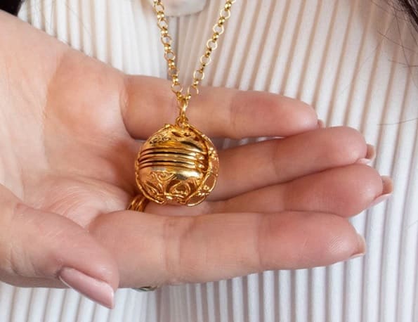 Colgante de oro amarillo