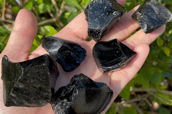 Hablamos de piedras preciosas y semipreciosas de color negro