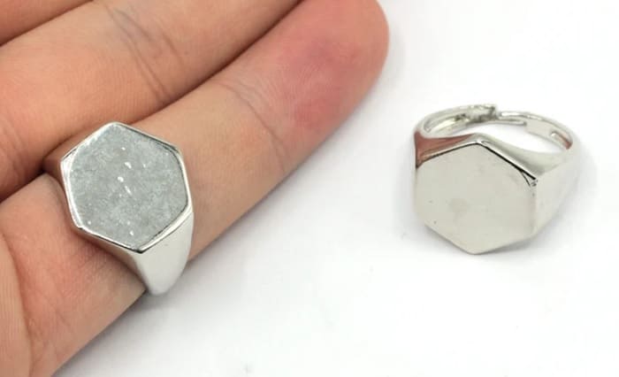 Anillos con un chapado de rodio