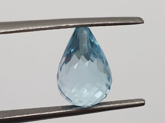 Bonita piedra cortada de estilo briolette