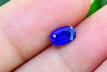 Piedra del chakra del Tercer Ojo zafiro.