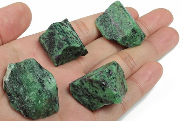 Foto Zoisita Un mineral de color verde